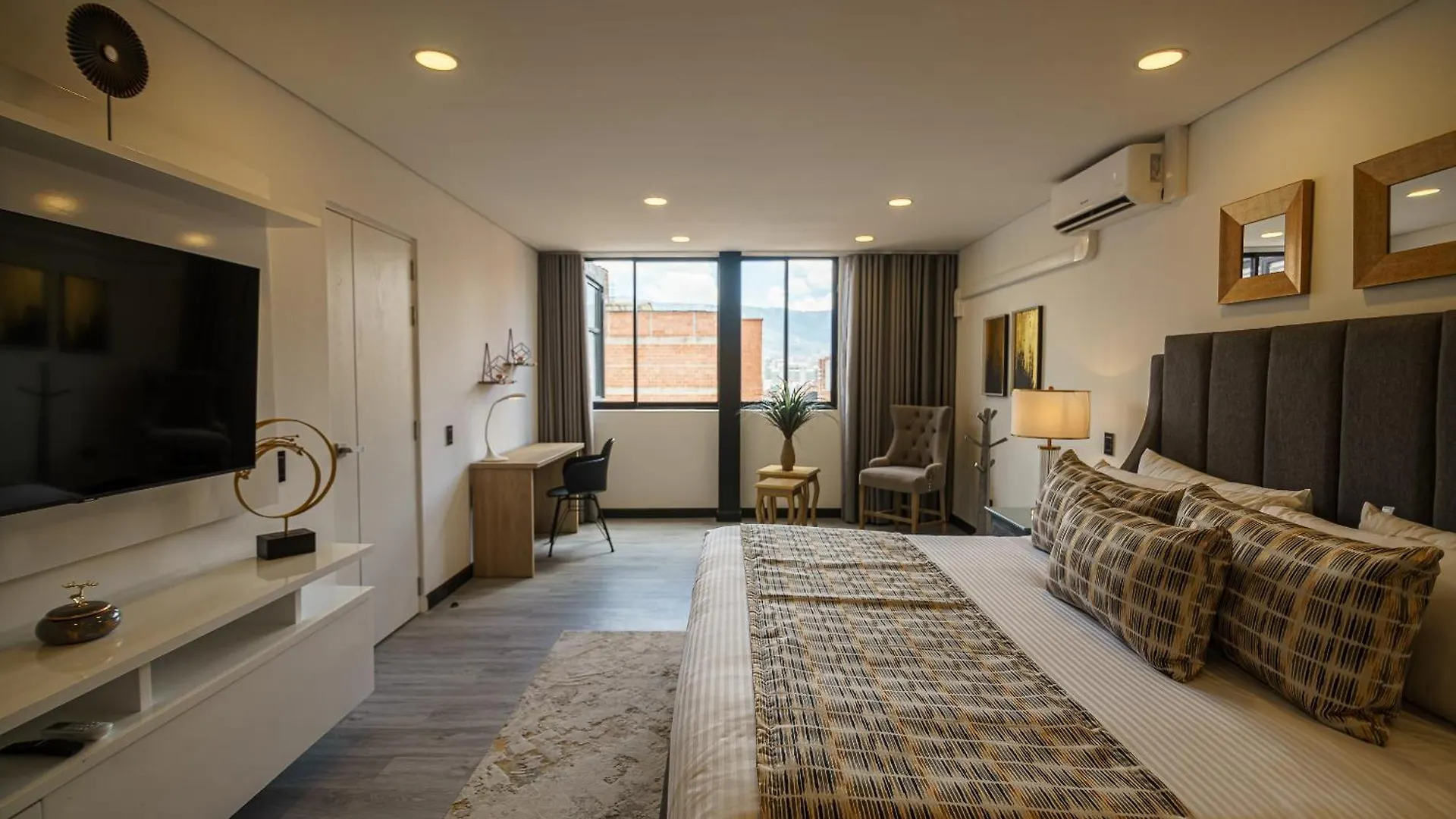 First Class Hotel Medellin Colombia