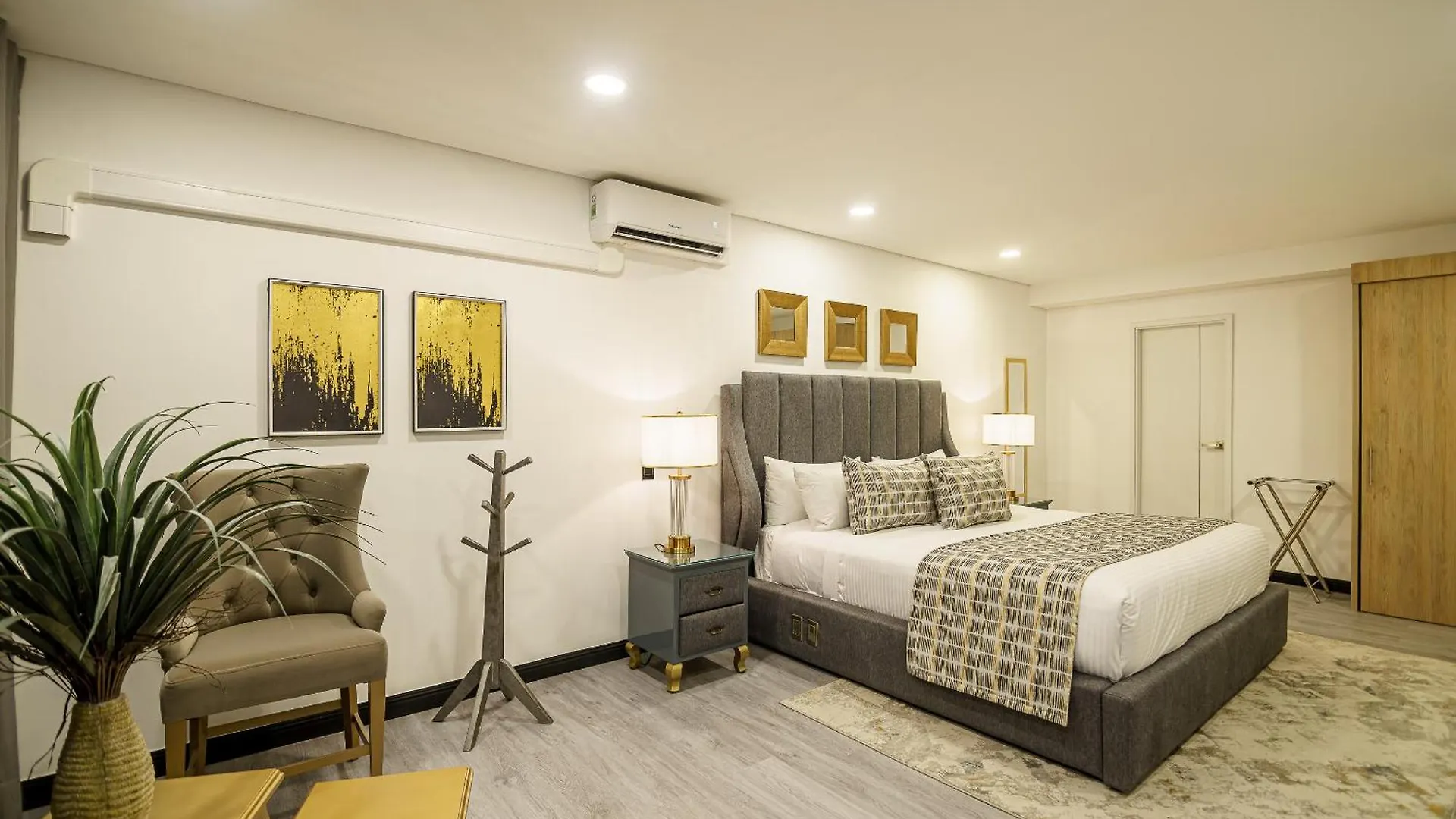 First Class Hotel Medellin