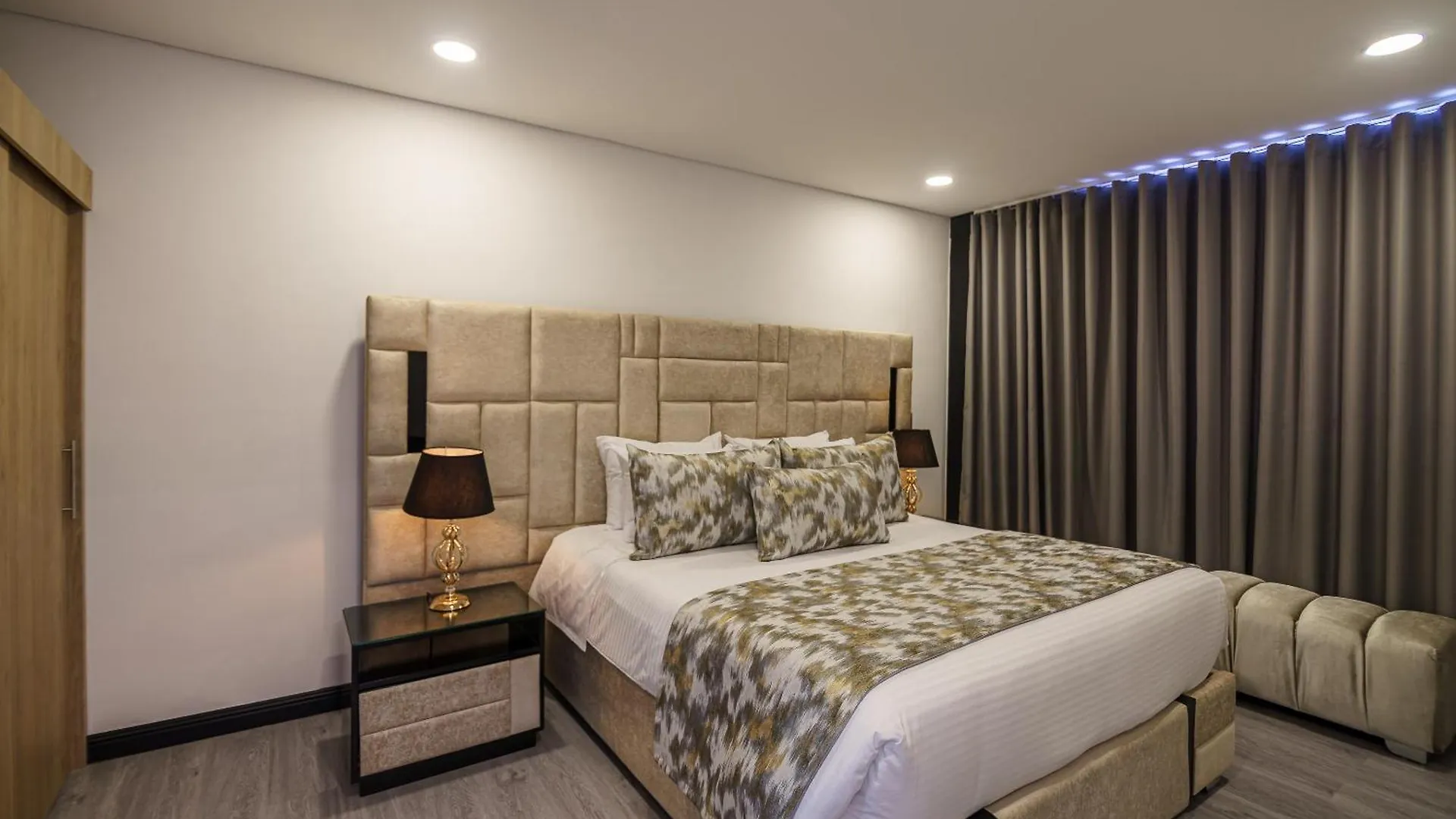 First Class Hotel Medellin