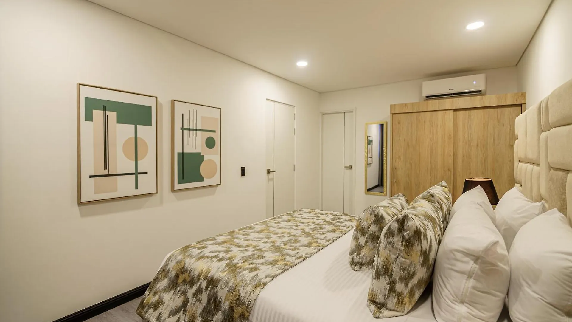 First Class Hotel Medellin
