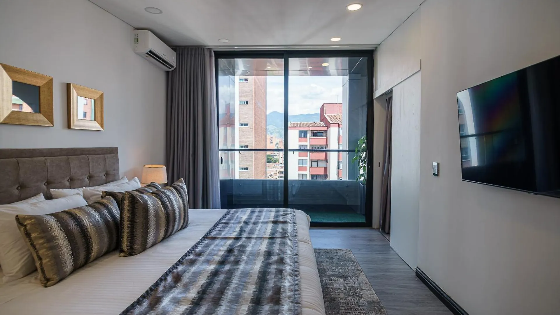 First Class Hotel Medellin