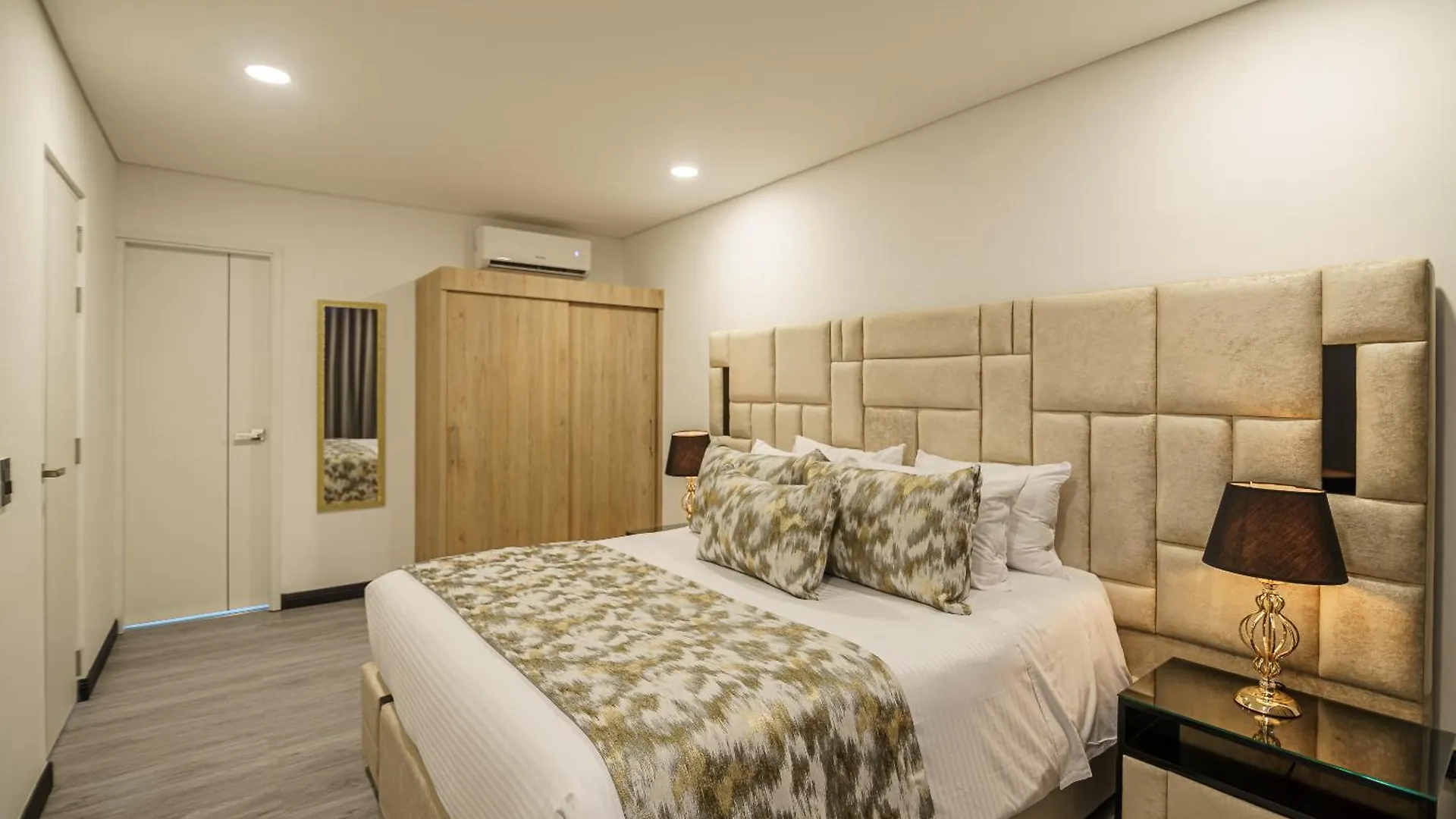 First Class Hotel Medellin