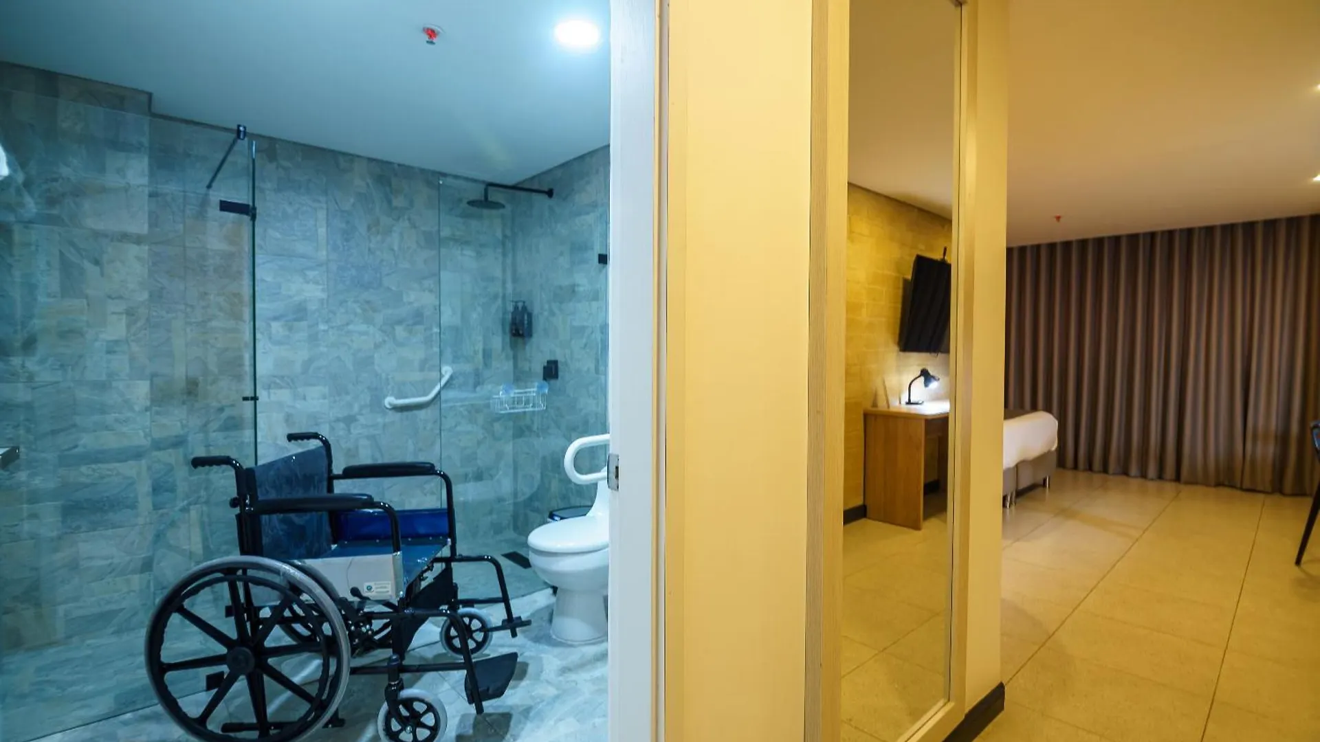 First Class Hotel Medellin 4*,